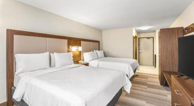 Четырёхместный номер Standard Holiday Inn Express & Suites Tacoma by IHG