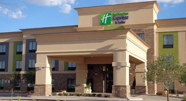 Кровать в общем номере Holiday Inn Express and Suites Lubbock South by IHG