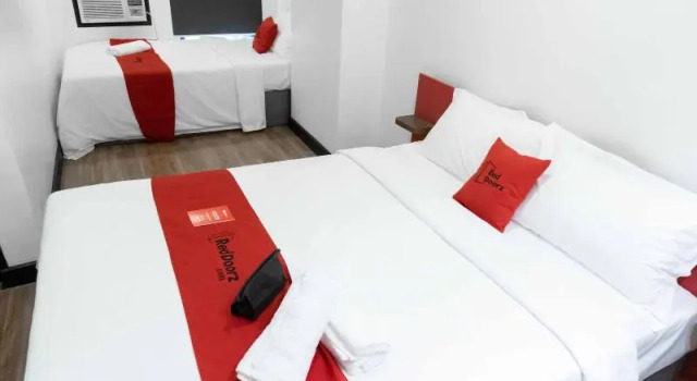Трёхместный номер Standard RedDoorz Plus at MM Hotel Las Pinas former RedDoorz Plus Near Bamboo Organ