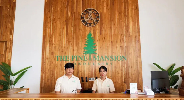 The Pine Mansion, Book Ferieresort Hoteller i Mondulkiri Province med parkering, Parkering