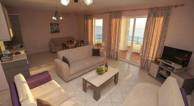 Апартаменты с 2 комнатами с балконом и с видом на море Serxhio Apartments