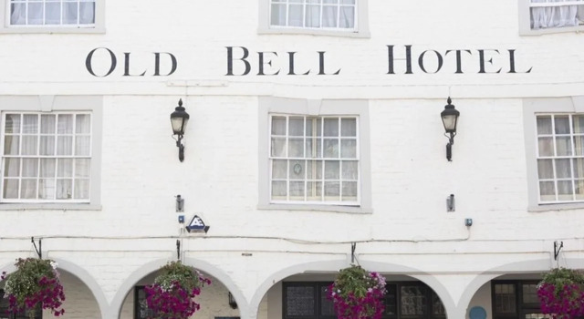 The Old Bell Inn, Забронировать Отель Отели в центре Уорминстер с завтраком, отели в центре Уорминстер с завтраком