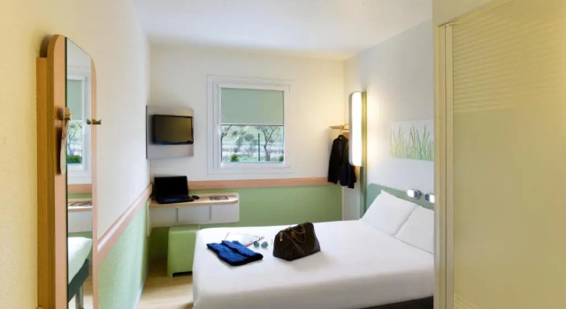 Четырёхместный номер Standard с красивым видом из окна ibis budget Marne la Vallée Bry sur Marne