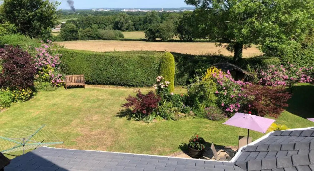 Номер Deluxe Trumbles Gatwick B&B, Peaceful Stay with Parking & Easy Airport Access