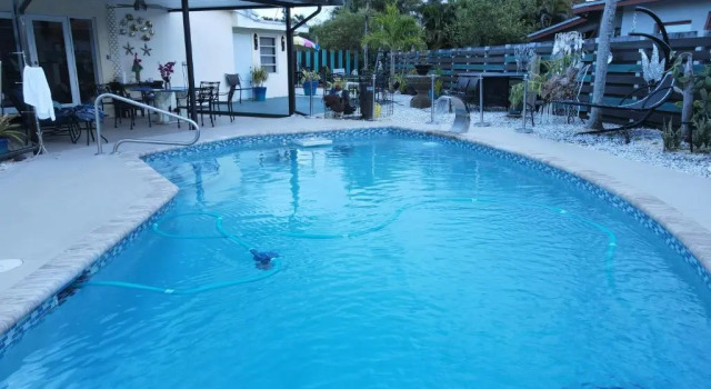 JUNGLE TO BEACH 4 R 3 BR Family and Pet Heated pool N Airport N Beach N Hard Rock, Buchen Sie Hotel North Lauderdale Broward County