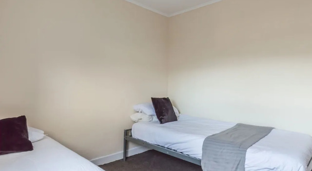 Alluring Holiday Home in Livingston near Town Center, Varaa Hotelli Livingston West Lothian
