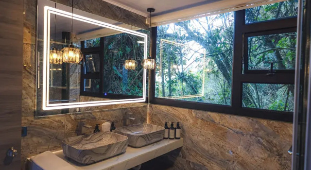 Двухместный номер Deluxe с балконом и с видом на горы Pachamama Ecolodge Baños de Agua Santa