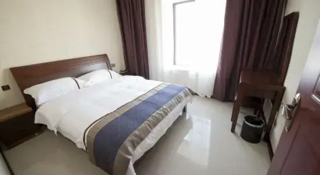 Люкс Deluxe с 5 комнатами Yashige Apartment Ruili