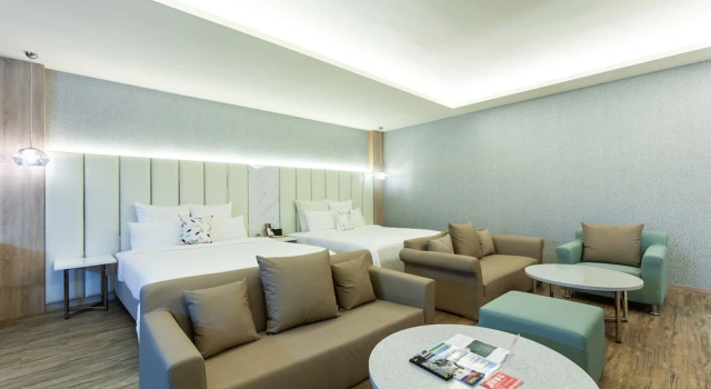 Четырёхместный номер Deluxe Six Star Motel-Zhongli
