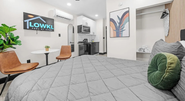 Двухместная студия Standard Baybreeze Apartments by Lowkl