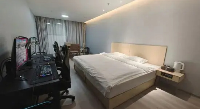 Peach Boutique Hotel (Xinyang Qiansheng Department Store Railway Station)