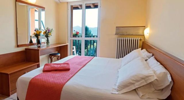 Четырёхместный номер Standard с балконом Albergo Moderno & Spa