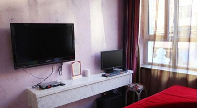 Holiday Theme Hotel, Rezerwuj Hotel Hotele w Liaoyang z parkingiem, Parking