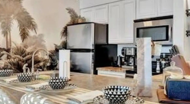 Коттедж The Hemingway 2bd Tropical Elegance on the Water