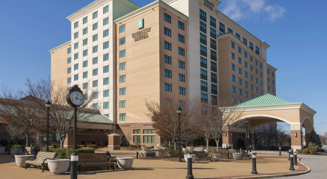 Embassy Suites St. Louis-St. Charles/Hotel & Spa, Rezerwuj Hotel Hotele w Illinois z basenem, Basen
