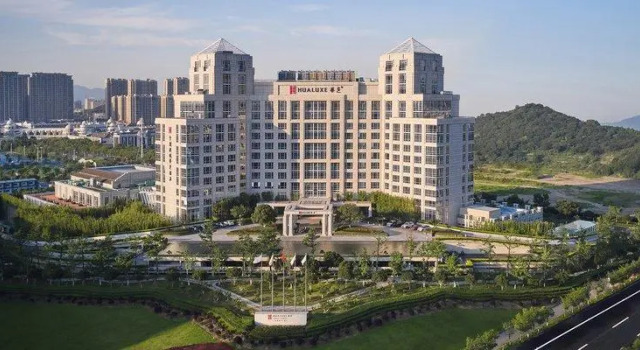 Двухместный клубный номер Standard HUALUXE Ningbo Harbor City
