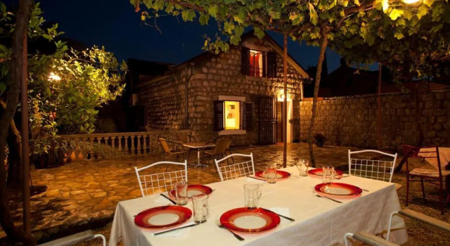 Коттедж Muki's House- just 50m from the beach