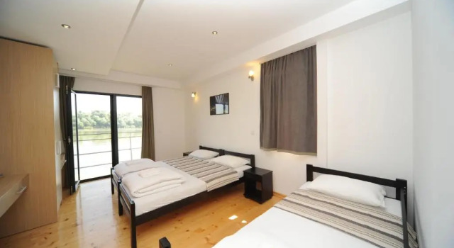 Трёхместный номер Standard B&B Botel Charlie