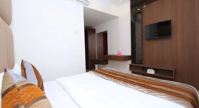 OYO 9857 Hotel Suryaa