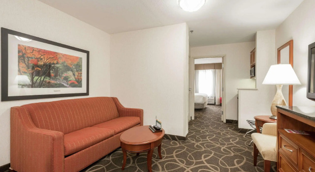 Двухместный люкс c 1 комнатой Hilton Garden Inn Portland Airport