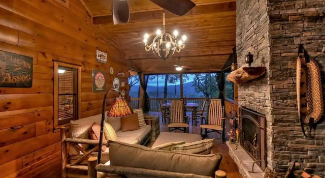 Treehouse Retreat by Escape to Blue Ridge, Book Feriehus Necowa Cove USA