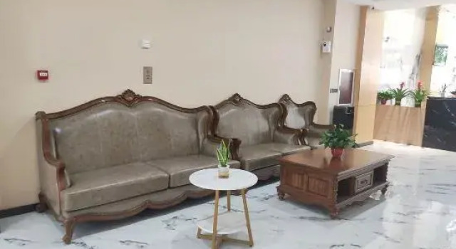 Seman Hotel (Qingdao Jinggangshan Road Subway Station)