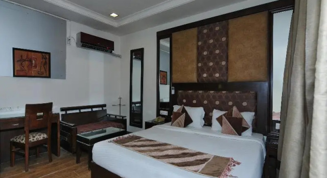 Номер Standard OYO 6845 The Grand Hotel