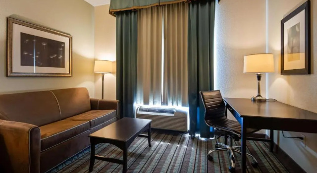 Люкс Best Western Plus Chain of Lakes Inn & Suites