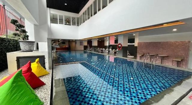 Hotel Elizabeth Ambon, Rezerwuj Hotel Hotele w Ambon z basenem, Basen