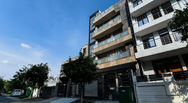 OYO 16634 The Oro Homes, Забронировать Отель Нойда штат Уттар-Прадеш