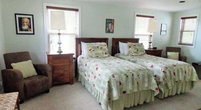 Finlay House Bed and Breakfast Niagara-on-the-Lake, Забронировать Отель Отели Ниагарского винодельческого региона с парковкой, Парковка