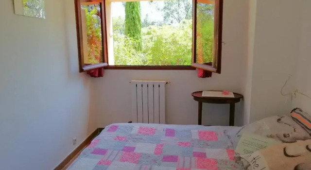 T2 36 m2, RdC de villa, clim, gd jardin clos, animx ok, quartier Mt Faron très calme, wifi, parking