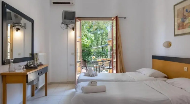 Четырёхместный номер Standard с балконом Wilde Rose Hotel