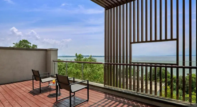 Номер Deluxe с видом на озеро Lushan West Sea Resort, Curio Collection by Hilton
