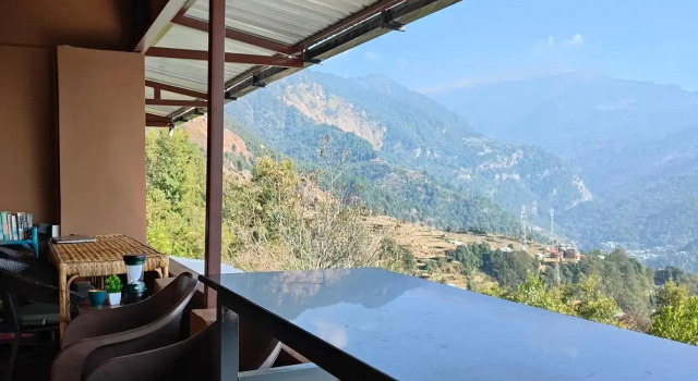 The Buransh, Rezervovat Hotel Ranikhet Uttarakhand