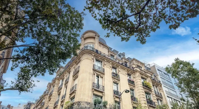 Prestigious Apartment Near the Trocadero