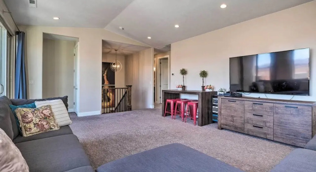 Utah Home w/ Pool & Hot Tub Access, Mtn Views!, Varaa Lomakoti Santa Clara 