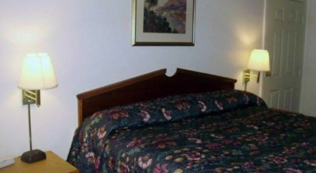 Двухместный номер Standard Econo Lodge