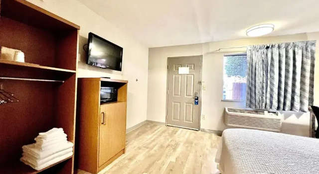 Двухместный номер Standard Days Inn & Suites by Wyndham Arlington Near Six Flags