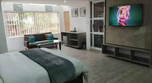 Номер Standard Room 1 of 8 Cozy Suites The Hilltop Guesthouse