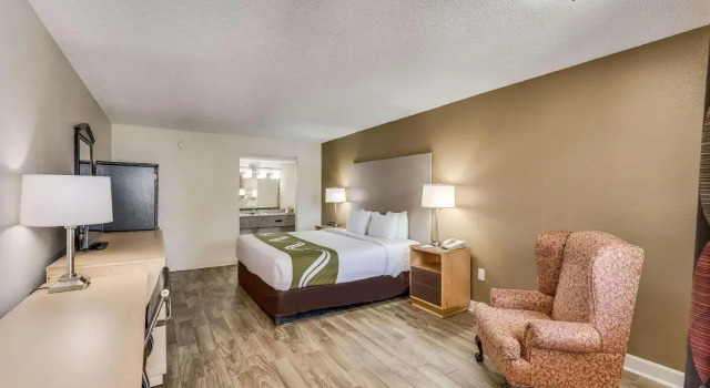 Econo Lodge Inn & Suites, Забронировать Отель Хот-Спрингс Арканзас, рядом с Торговый центр Hot Springs Mall