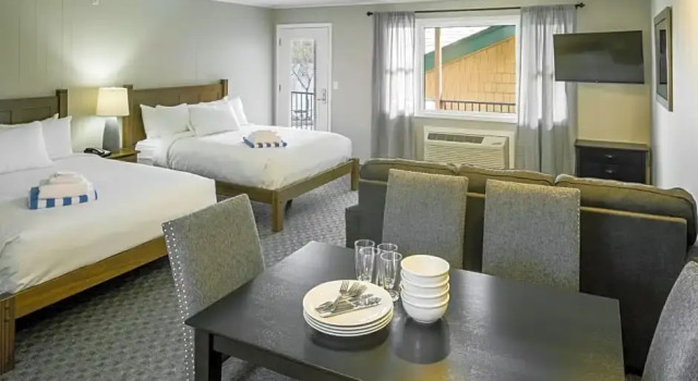 Номер Deluxe Center Harbor Inn