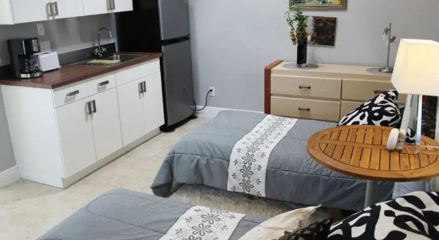 827 E 26th Avenue Home by RedAwning, Забронировать Дом для отпуска Коттеджи Нью-Смирна-Бич, рядом с Парк 27 Авеню, Коттедж