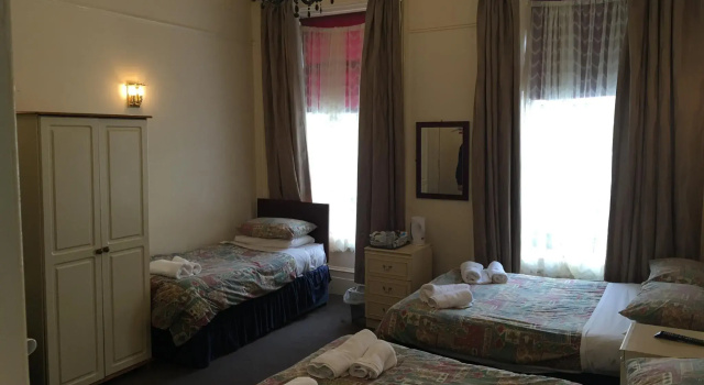 Трёхместный номер Standard Smiths Hotel