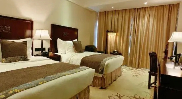 O podwyższonym standardzie dwuosobowy pokój Rich Plaza Hotel