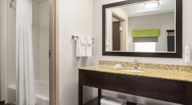 Двухместный люкс Hampton Inn & Suites York South