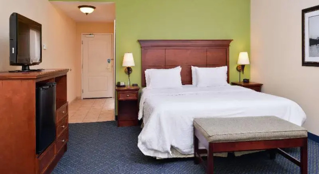 Студия Hampton Inn Jackson-College Avenue