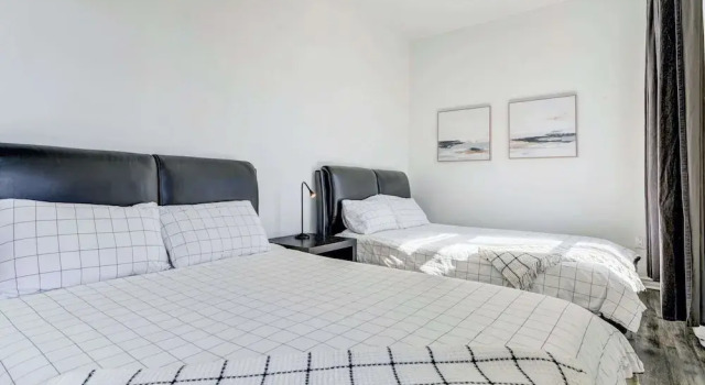 Семейные апартаменты с 3 комнатами Chez Mont Royal Apartments