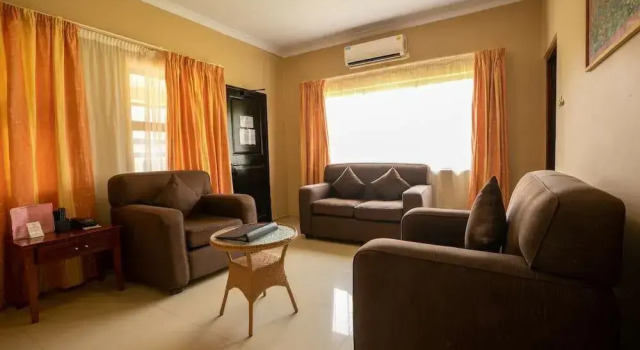 Busia Beach Resort- A Golden Beach Hotel, Rezerwuj Hotel Hotele w Busua z basenem, Basen