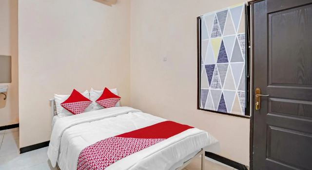 Standard Zimmer OYO Life 90649 Raja Residence Syariah